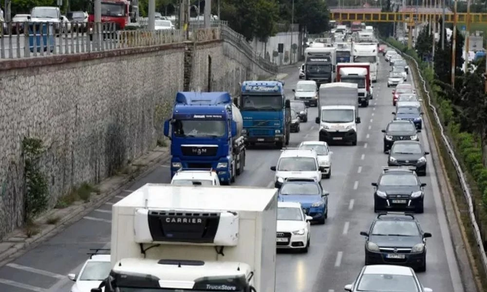 Ταλαιπωρία για τους οδηγούς: Καραμπόλα 4 οχημάτων προς Λαμία στο ύψος της Νέας Φιλαδέλφειας